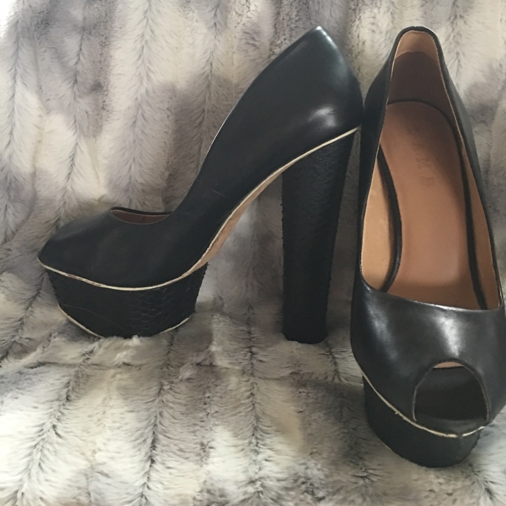 🌹Gently worn L.A.M.B. Platform, Sky-high Heels